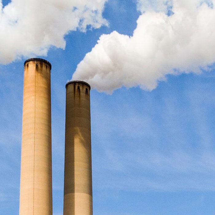 Qualsiasi sostanza che genera aeriformi, sotto forma di aerosol, fumi o polveri è un’Emissione da controllare per verificarne la qualità e la quantità immessa in atmosfera
